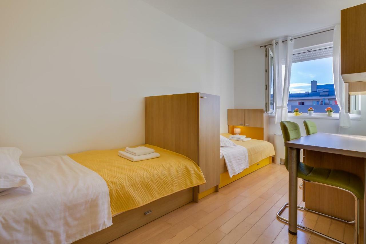 Apartment Pavic - Private Parking Zadar Exteriör bild