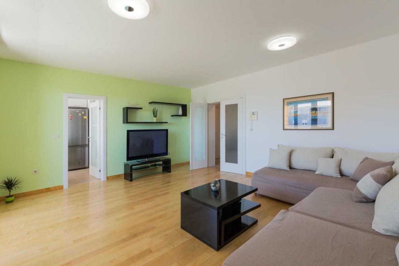 Apartment Pavic - Private Parking Zadar Exteriör bild
