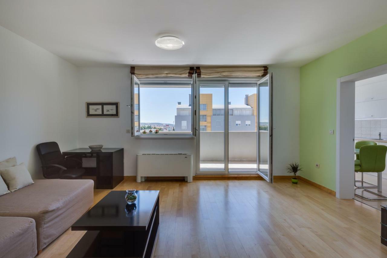 Apartment Pavic - Private Parking Zadar Exteriör bild